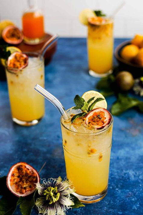 Passion Fruit Lemonade Passion Fruit Soda, Passion Fruit Lemonade, Honey Lemon Soda, Fruit Lemonade, Orange Lemonade, Tropical Drink Recipes, Lemon Soda, Kid Friendly Drinks, Alcohol Free Drinks