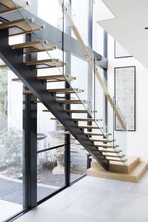 Single stringer structural steel staircase with a timber tread finish. #staircase #timberstairs #homedesign #interiordesign #staircasedesign #luxuryhome #staircase #homedecor #architecture Staircase Architecture, Modern Stair Railing, Open Stairs, Contemporary Staircase, Escalier Design, Glass Stairs, Stair Railing Design, Duplex Design, Glass Staircase