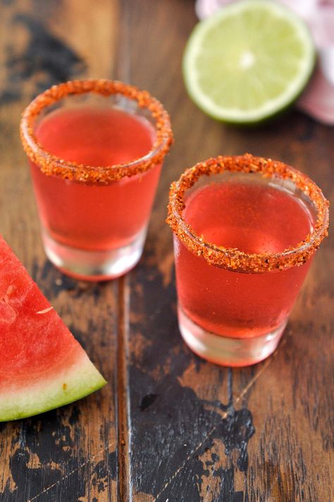 Two shot glasses of Mexican Candy Shot with a slice of watermelon. Mexican Lollipop, Watermelon Shots, Candy Shots, Chipotle Mayonnaise, Chocolate Shots, Spicy Drinks, Mayonnaise Recipe, Mexican Candy, Fresh Fruit Juice