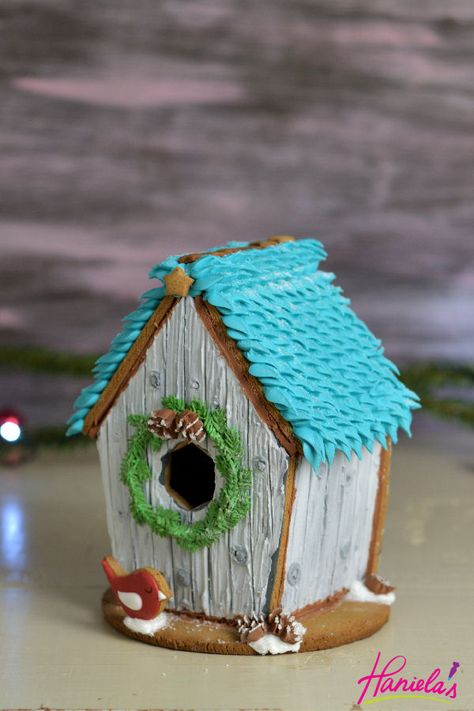 I wish I could have saved all the gingerbread houses I'd made over the years! Wouldn't that be awesome if I had them all. Imagine.   Thi... Gingerbread Bird House Ideas, Birdhouse Cookies Decorated, Bird House Gingerbread Houses, Gingerbread Bird House, Gingerbread House Animals, Birdhouse Gingerbread House, Gingerbread Birdhouse Ideas, Birdhouse Cake, Birdhouse Centerpiece