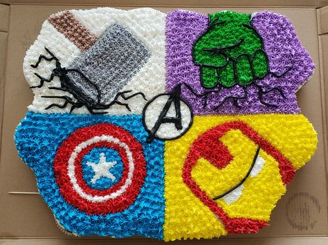 Avengers cupcake cake Avengers Cupcake Cake, Marvel Cupcakes, Avengers Cookies, Avenger Cupcakes, Marvel Birthday Party, Pull Apart Cupcake Cake, Marvel Party, Pull Apart Cake, Marvel Cake