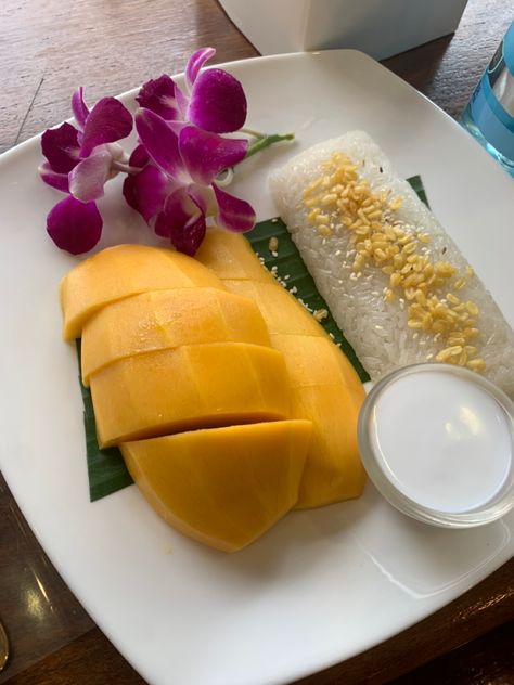 Sticky Rice And Mango, Mango Sticky Rice, Food Texture, Healthy Food Dishes, Food Babe, Sticky Rice, Food Is Fuel, Unhealthy Food, Food Obsession