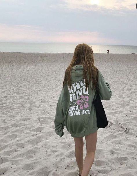 Green Oversized Hoodie, Fur Aesthetic, Pull And Bear Hoodie, Summer Beach Aesthetic, Surf Hoodie, Hot Girl Summer, Pull And Bear, Bear Hoodie, Oversized Hoodie