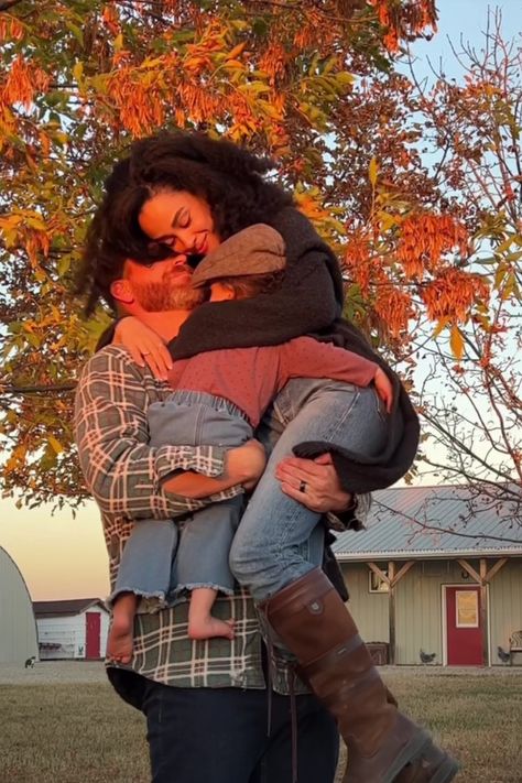 Interracial Country Couples, Tall Husband And Short Wife, Mixed Family Goals, Ambw Couples Aesthetic, Interracial Couple Aesthetics, Thanksgiving Couple Outfits, Bwwm Family, Interracial Family Photos, Wmbw Couples