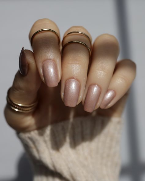 Pearl Beige Nails, Neutral Glazed Nails, Pearl Brown Nails, Nude Glazed Nails, Chocolate Glazed Donuts, Nude Nail Polish, Beige Nails, Oyster Pearl, Pearl Nails