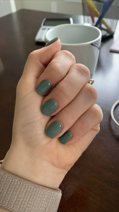 Dip Powder nails 💕 Dip Nails Simple Design, Dip Powder Nails Natural Short Fall, Sns Green Nail Colors, Dip Powder Nails Sns Colors, Short Dip Nails Green, Short Spring Dip Nails, Dip Nails Short Fall, Small Dip Nails, Short Fall Dip Powder Nails