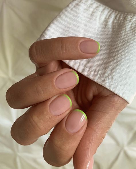 Lime Nails, Paris Nails, Neon Green Nails, August Nails, Green French, Manicure Colors, Simple Gel Nails, Summery Nails, Neon Nails