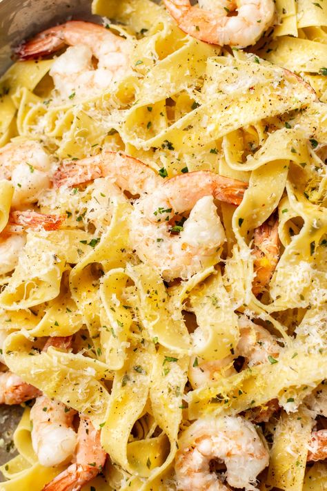 Lemon, garlic, olive oil, jumbo shrimp, and pappardelle pasta combine for the most simple and delicious recipe! (Sponsored by DeLallo Foods) Seafood Pappardelle Recipes, Paparedelli Pasta Recipe, Papperdelle Recipes, Parpadelle Recipes, Pappardelle Pasta Recipe, Fancy Pasta, Creamy Pasta Primavera, Pappardelle Recipe, Pasta With Shrimp