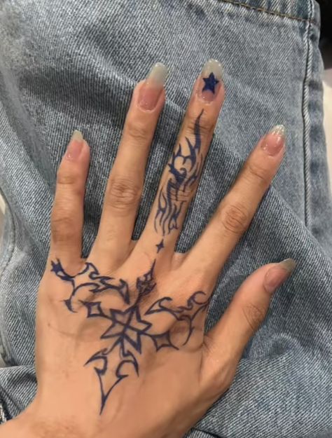 Cyberciligism Tattoo, Hand Drawing Ideas, Butterfly Hand Tattoo, Henna Tattoo Designs Arm, Henna Inspired Tattoos, Hand Tattoos For Girls, Henna Inspo, Pretty Hand Tattoos, Henna Tattoo Designs Hand