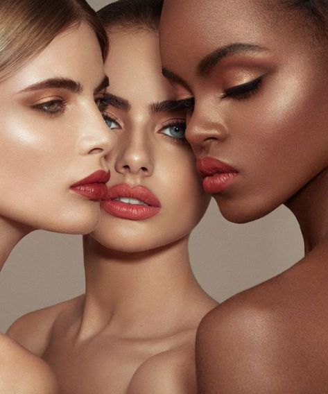 Beauty Fotografie, Kkw Beauty, Pose Fotografi, Photographie Portrait Inspiration, Beauty Photoshoot, Creme Lipstick, First Aid Beauty, Beauty Shoot, Beauty Shots