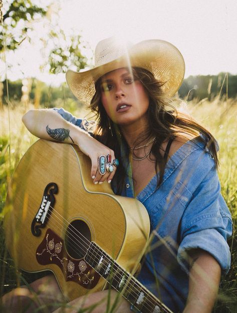 Boho Portraits, Ella Langley, Music Photoshoot, Western Photoshoot, Cowgirl Fashion, Country Stuff, Cowgirl Art, Female Musicians, Western Women