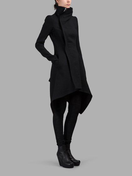 Biker Coat, Rick Owens Women, Woman In Black, Mode Casual, Futuristic Fashion, Dark Fashion, Yohji Yamamoto, Mode Inspiration, Black Outfit