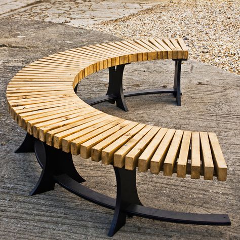 Create outdoor seating areas with these circular benches. These are available in natural wood, with black bases or can be painted any colour to suit your theme. These look great in front of a fire pit or in a garden/fairtytale setting  #eventhire #weddinghire #weddingideas #cheltenham #gloucetsershire #gloucetsershirewedding #cotswolds #cotswoldwedding #weddingfurniture #furniturehire #rustic #rusticwedding #weddingtrends2019 #planningawedding #summerwedding Circular Garden Seating, Circular Bench Seating, Circular Outdoor Seating Area, Curved Outdoor Benches, Circular Bench, Bench Around Trees, Outdoor Bench Plans, Garden Bench Plans, Garden Bench Diy