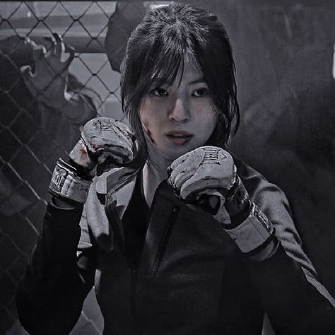 Fiction Aesthetic, Boxer Aesthetic, Boxing Clothes, Kore Ulzzang, Female Boxers, Biker Photoshoot, Boxing Girl, Martial Arts Workout, Women Boxing