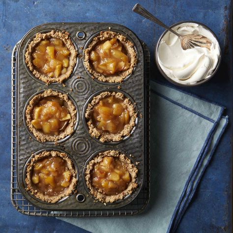 No-Sugar-Added Mini Apple Pies Mini Apple Pie Recipe, Peach Mango Smoothie, Pizza Sugar Cookie, Mini Pie Recipes, Mango Smoothie Bowl, Almond Smoothie, Mini Pie, Mini Apple Pies, Apple Pies