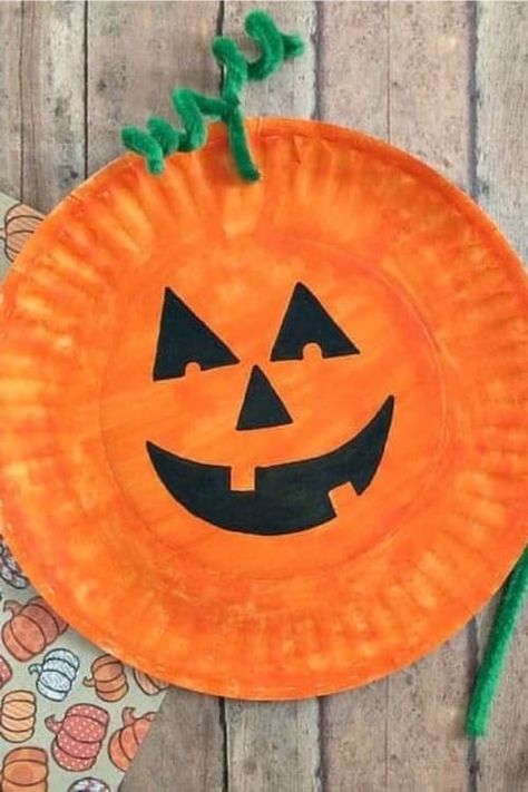 ? 20 idées de Bricolages Citrouille pour Enfants pour Halloween Paper Plate Pumpkin, Paper Pumpkin Craft, Fall Crafts For Toddlers, Mummy Crafts, Bricolage Halloween, Ghost Crafts, Pumpkin Craft, Spider Crafts, Pumpkin Activities