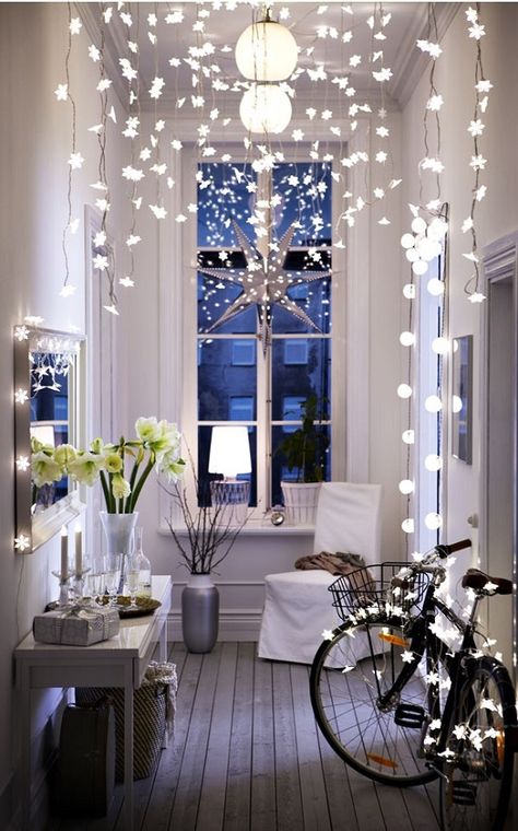 Top 40 Stunning Indoor Christmas Light Decoration Ideas Christmas Celebrations Koti Diy, Ikea Christmas, Ikea Hallway, New York Loft, Deco Originale, Hallway Lighting, Style At Home, Design Case, My New Room