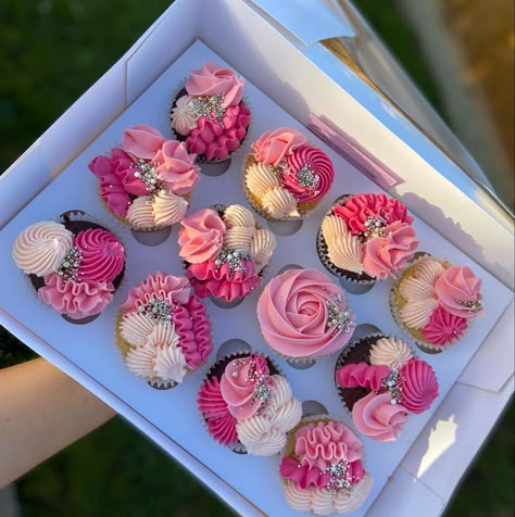 Pink Birthday Cupcakes For Women, Libra Cupcakes, 40th Cupcakes For Women, Pink Graduation Cupcakes, 21st Birthday Cupcake Ideas, 21st Birthday Desserts, 21st Cupcake Ideas, 40th Birthday Cupcakes Women, Pink Cupcake Ideas