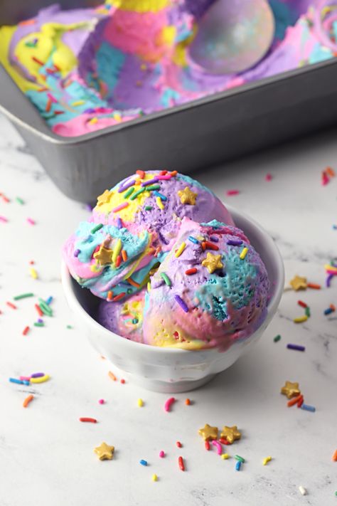 Simple Ice Cream Recipe, Magic Ice Cream, Funfetti Sprinkles, Vanilla Homemade, Simple Ice Cream, Ice Cream Sunday, Unicorn Ice Cream, Waffle Ice Cream, Rainbow Ice Cream