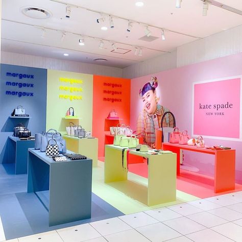 Work Shop Design Ideas, Event Product Display, Creative Store Displays, Colorful Retail Store, Colorful Retail Design, Colorful Store Design, Popup Store Design, Department Store Design, Naomi Watanabe