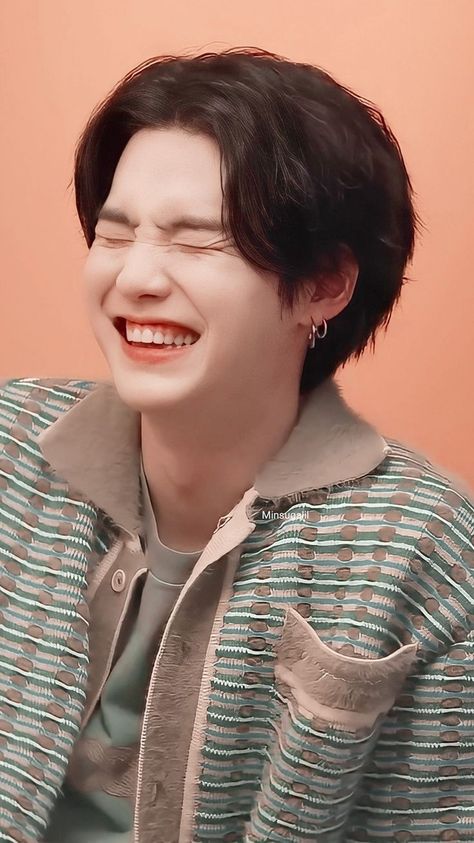 Cute suga Bts Hair Colors, Min Yoongi Wallpaper, Smile Wallpaper, Perfect Face, Suga Bts Swag, Min Yoongi Bts, Things To Do At A Sleepover, Min Suga, Bts Funny Videos