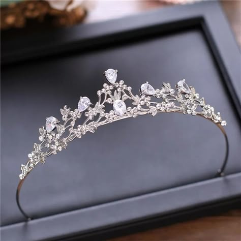 Prom Tiaras, Bride Crown, Crystal Bridal Tiaras, Silver Tiara, Beautiful Tiaras, Gaun Fashion, Rhinestone Crown, Hair Jewelry Wedding, Rhinestone Bridal