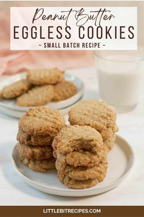 Want to whip up a some cookies but don't want a ton of leftovers? This small batch eggless peanut butter cookie recipe is sure to please. Single Serving Cookie Dough, Eggless Peanut Butter Cookies, Dishcloths Crochet, Single Serve Cookie, Batch Recipes, Butter Cookie Recipe, Classic Peanut Butter Cookies, Small Portions, Butter Recipes