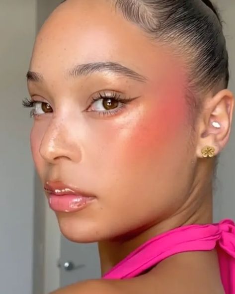 Summer Beach Makeup Looks, Summer 2024 Makeup Trends, Sunset Blush Makeup, Orange Blush Makeup, Sunset Makeup Looks, Sunset Highlights, Sunset Blush, Blush Trend, Milani Conceal And Perfect