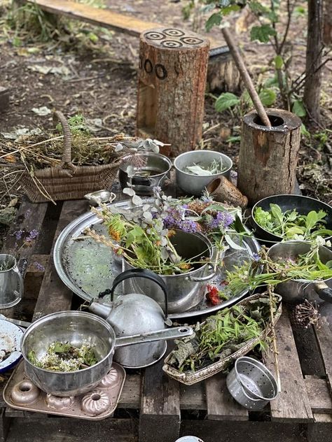 Mud Kitchen Play | Mud kitchens don’t need to be expensive…love this kind 🤩 | Facebook Mud Kitchen Birthday Party, Playing In Mud Aesthetic, Kid Mud Kitchen, Mud Kitchen Rock Food, Mud Kitchen For Kids, Mud Kitchens, Scrapbook Pictures, Kid Life, Bigfoot Sasquatch