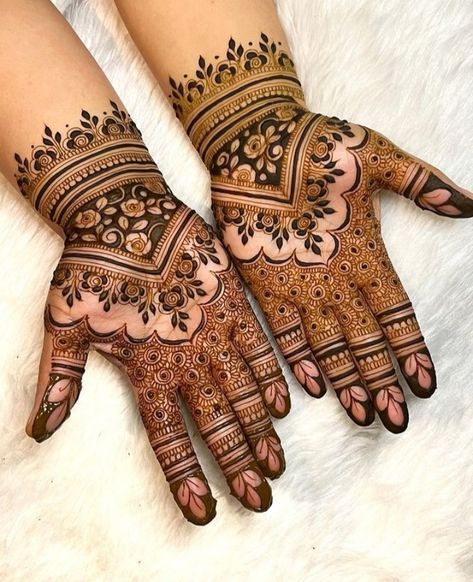 Mehendi Disain Front Hand, Guest Mehandi Designs, Guest Mehendi Design, Mehandi Designs For Front Hands, Mehandi Practice, Motif Henna, Mehendi Poses, Kashee's Mehndi Designs, Party Henna