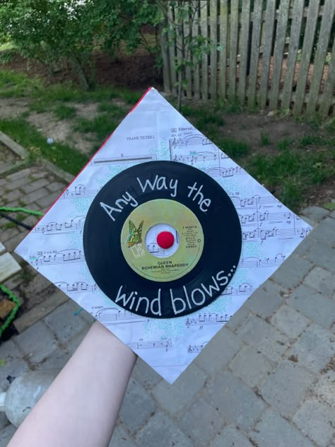 Graduation Cap Pictures, High School Graduation Cap Designs, College Grad Pictures, Senior Year Fun, College Grad Cap Ideas, Grad Cap Decorated, Graduation Cap Decoration Diy, High School Graduation Cap, College Graduation Cap Decoration