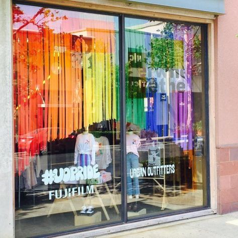 Back To School Window Display, Salon Window Display, Spring Window Display, Gift Shop Displays, Summer Window Display, Window Display Retail, Rainbow Window, Summer Window, Store Window Display