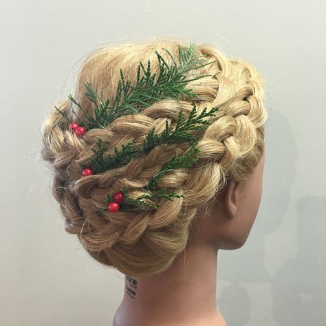 Holiday hair - braided updo - garland - Christmas hair Christmas Updo, Holiday Braids, Curled Hair With Braid, Easy Braided Updo, Holiday Updo, Tan Skin Blonde Hair, Hair Test, Holiday Hair, Long Hair Tutorial