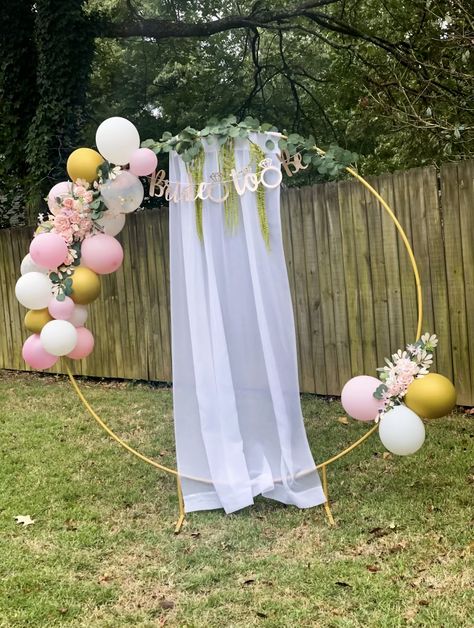 Circle Balloon Arch First Birthday, Bridal Shower Round Arch Ideas, Circle Balloon Arch Ideas, Circle Arch Decor, Circle Backdrop With Flowers, Ballon Stand Ideas, Circle Arch Balloons, Circle Backdrop With Balloons, Balloon Circle Arch