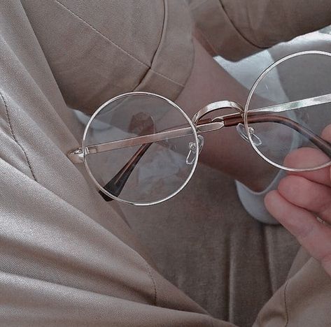 Round Glasses Aesthetic, Big Round Glasses, Glasses Aesthetic, Circle Glasses, Cohesive Instagram Feed, Demon Days, The Hanged Man, Cream Aesthetic, Hams