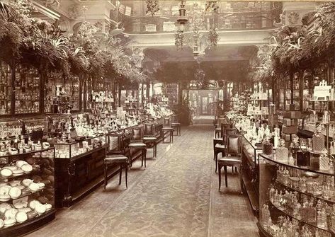 Perfumery salon at Harrods department store in London 1903 Victorian London, London History, London Town, Old London, Interesting History, London Photos, Vintage London, British History, Vintage Photographs