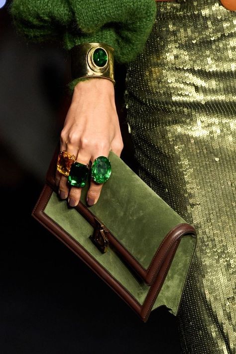 Emerald Green Style Outfit, Dark Green Bag Outfit, Handbag Aesthetic, My Style Bags, Inspired Handbags, Luxury Bags Collection, Pin Up Outfits, Fancy Bags, Earrings Inspiration