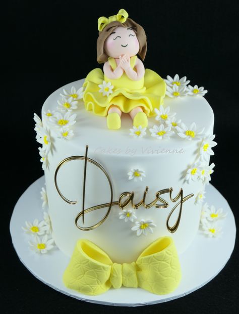 Daisy Cake Birthday, Daisy Birthday Cake, 1st Birthday Cake Designs, Daisy 1st Birthday, Butterfly Cake Decorations, Daisy Cakes, Baby First Foods, Butterfly Cake, 1st Birthday Cakes