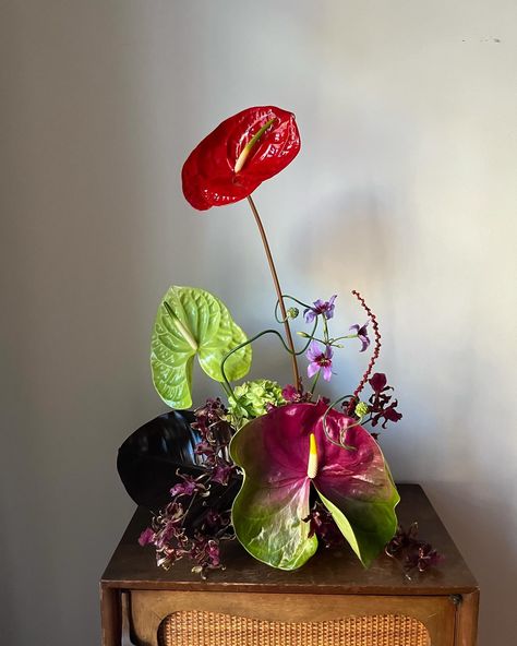 An anthurium garden for @airrobe & @style.arcade at @cafechelseanyc .The perfect touch was this smilax find at the market! Anthurium Garden, Vintage Flower Arrangements, Anthurium Flower, Ikebana Arrangements, Boquette Flowers, Flower Therapy, Vase Arrangements, Beautiful Bouquet Of Flowers, Beautiful Bouquet