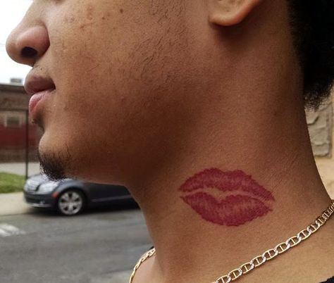 Be bold! Be daring! These #necktattoos are guaranteed to make an impact. Kiss Mark Tattoo On Neck, Tatto Lips, Kiss Mark Tattoo, Kiss Tattoo On Neck, Kiss Lip Tattoos, Red Lips Tattoo, Lip Print Tattoos, Tattoo Sonne, Best Neck Tattoos