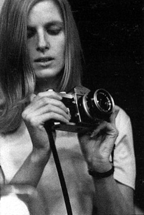 Holding A Camera, Linda Eastman, Beatles Girl, Paul And Linda Mccartney, Girls With Cameras, Linda Mccartney, Elvis Costello, Animal Rights Activist, Famous Photographers