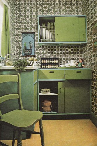 Fabulous Green Kitchen | 1970's Interior Design | I wouldn't mind having a kitchen like this. 1970s Interior Design, 70s Interior Design, 70s Interior, Kitchen Retro, Retro Interior Design, 70s Home, 70s Home Decor, Interior Vintage, Deco Retro