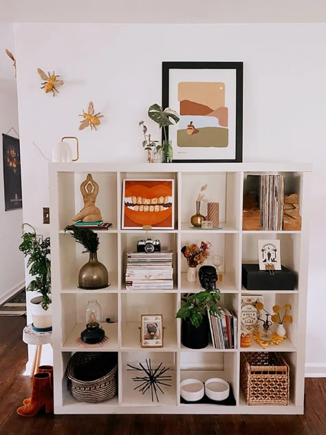 Cube Shelf, Home Bookshelves, Mud Room Entry, Room Bookshelf, Earthy Home, Flat Decor, Home Hall Design, Bookcase Styling, Cube Shelves