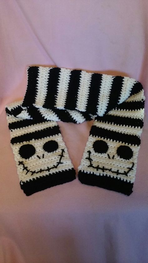 Crochet Skeleton Vest, Nightmare Before Christmas Crochet Scarf Pattern, Jack Skellington Scarf Crochet Pattern, Crochet Skull Scarf Pattern Free, Jack Skeleton Crochet Hat, Crochet Halloween Patterns Free, Easy Crochet Hat Patterns, Addi Knitting Machine, Jack Skeleton