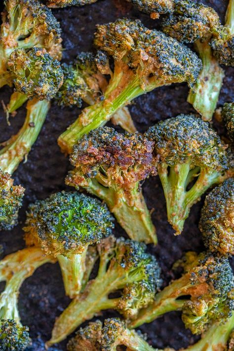 Tahini Roasted Broccoli Broccoli Leaves Recipe, Creamy Broccoli Cheddar Soup, Charred Broccoli, Roasted Broccoli Recipe, Kale Chip Recipes, Homemade Tahini, Vegetable Side Dish, Broccoli Recipe, Broccoli Cheddar Soup