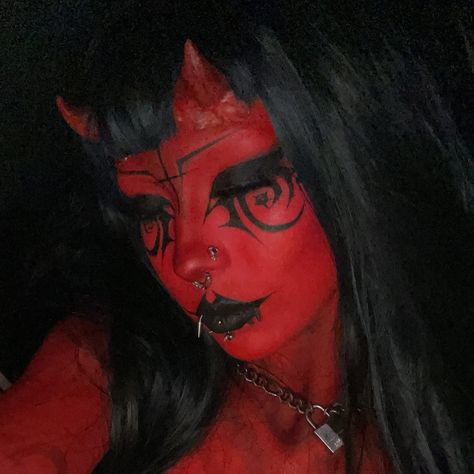 Demonic Makeup, Red Devil Makeup, Devil Makeup Look, Overall Costume, Demon Outfit, Succubus Cosplay, Devil Cosplay, Demon Makeup, Demon Character