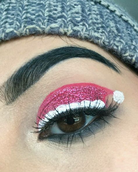 Santa Hat Makeup, Santa Hat Eye Makeup, Santa Makeup Looks, Santa Eye Makeup, Cute Christmas Makeup Looks Easy, Christmas Looks Makeup, Easy Christmas Eyeshadow Looks, Eyeshadow Looks Glitter, Christmas Makeup Looks Easy