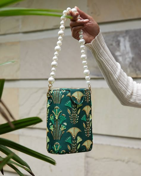 Serving G R E E N goddess vibes one clutch at a time. Vibrant, lush, fresh and best of all, they all sparkle.✨ What more can you ask for from your favorite new summer bag? Browse through to find your dream green side piece! 🦚🌴💚 Golden Bag, Clutch Design, Upcycled Bags, Green Lily, Bag Photography, Green Bags, Green Clutches, Upcycled Bag, Fall Bags