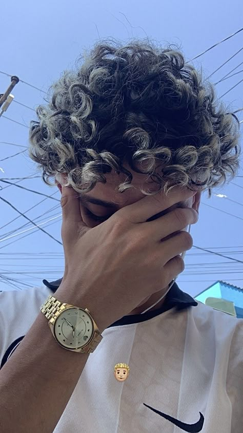 Curly Hair Highlights Men, Dyed Curly Hair Men, Men Dyed Hair, Curly Highlights, Taper Fade Curly Hair, Dyed Hair Men, Dyed Curly Hair, Highlights Curly Hair, Men Haircut Curly Hair