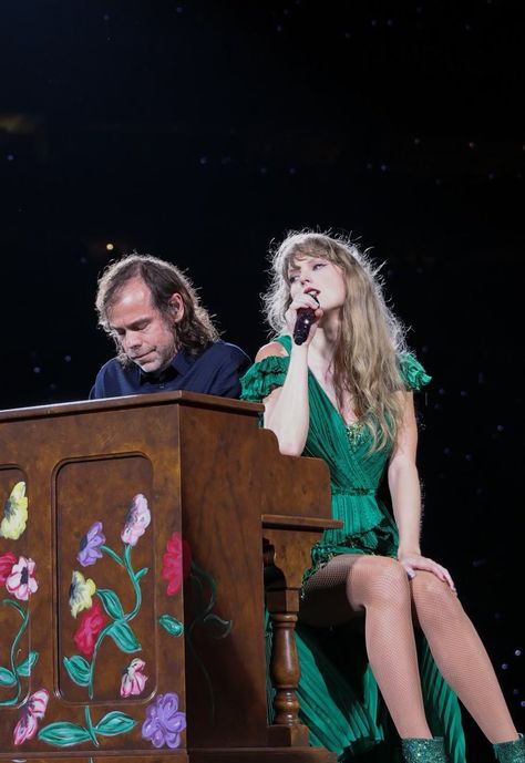 Aaron Dessner, Taylor Swift Singing, Mad Women, Taylor Swift The Eras Tour, Taylor Swift Wallpaper, Long Live Taylor Swift, Live Taylor, Swift 3, Tampa Florida